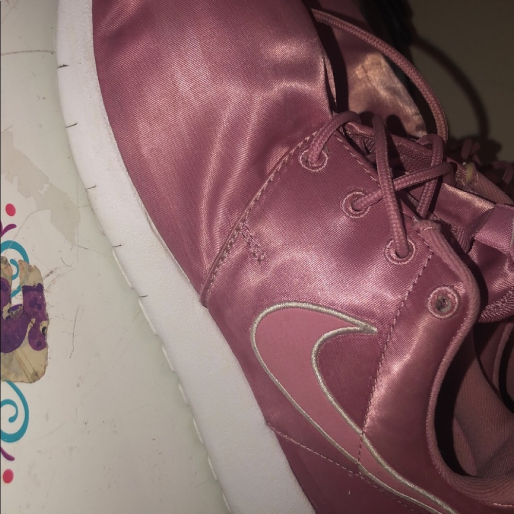 Pink hurache nikes